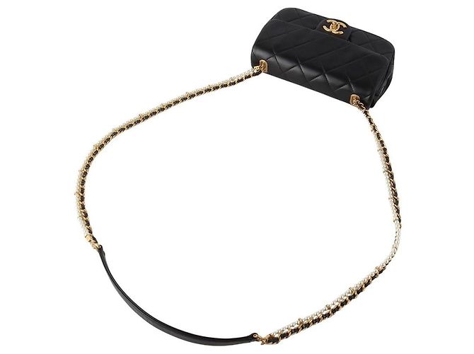 Chanel Mini bolsa de aba Classic em couro de vitelo e pérolas com corrente de pérolas Preto - vista 4