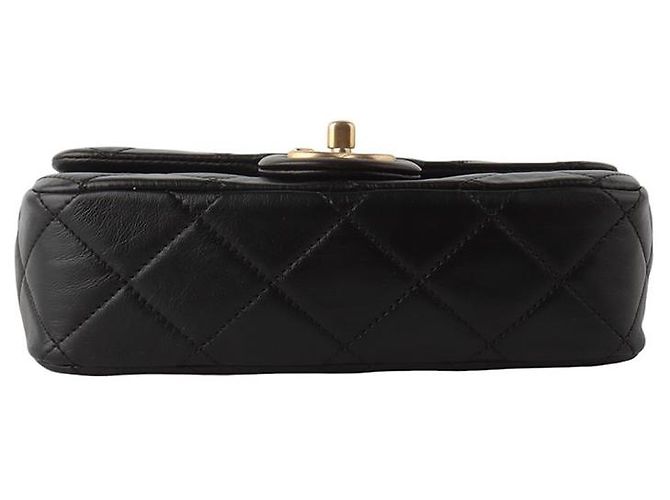Chanel Mini bolsa de aba Classic em couro de vitelo e pérolas com corrente de pérolas Preto - vista 6