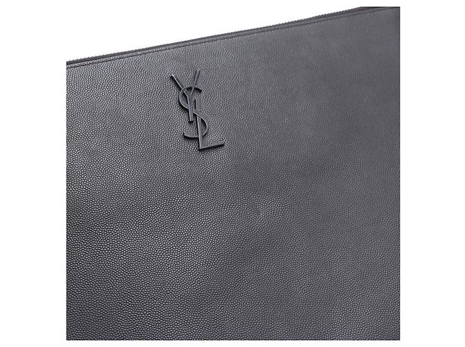 Saint Laurent Grande pochette in Monogram Caviar Nero - vista 18