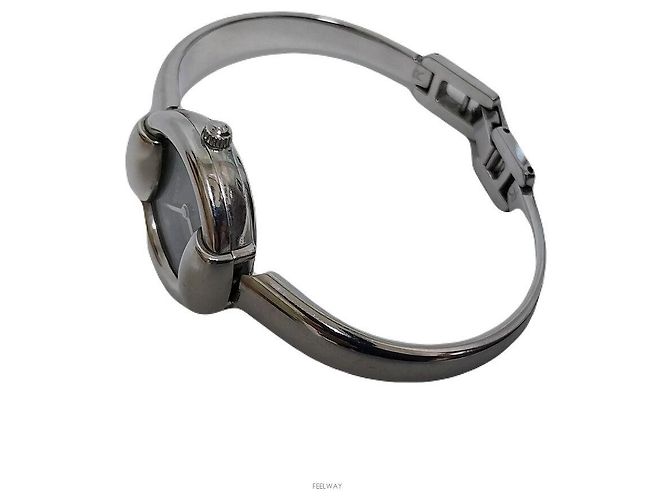 Gucci Relógio feminino com mostrador preto e detalhe Horsebit em aço - vista 2