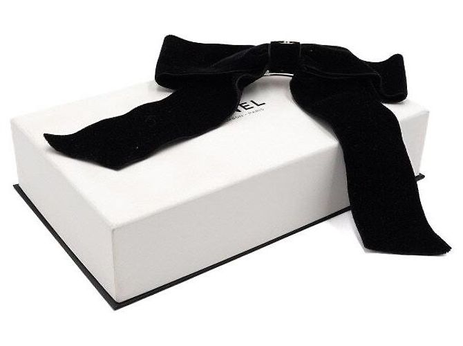 Chanel Schwarze Samthaarspange mit goldfarbenem CC-Logo Season - Ansicht 6