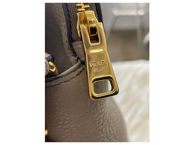 Prada Borsa Tote Vitello Daino Grigio chiaro Marrone - vista 18