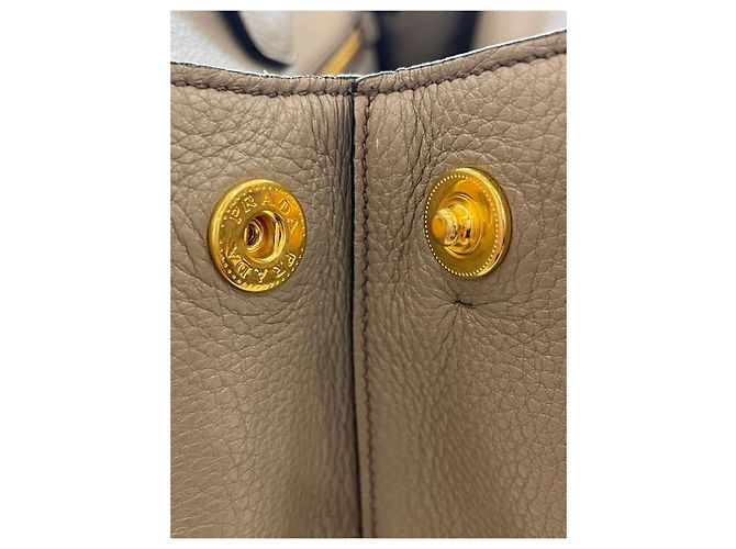 Prada Borsa Tote Vitello Daino Grigio chiaro Marrone - vista 19