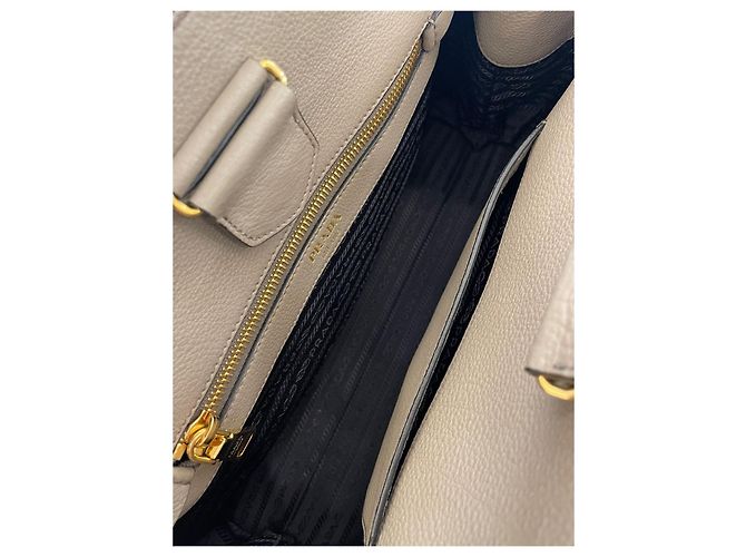 Prada Borsa Tote Vitello Daino Grigio chiaro Marrone - vista 25
