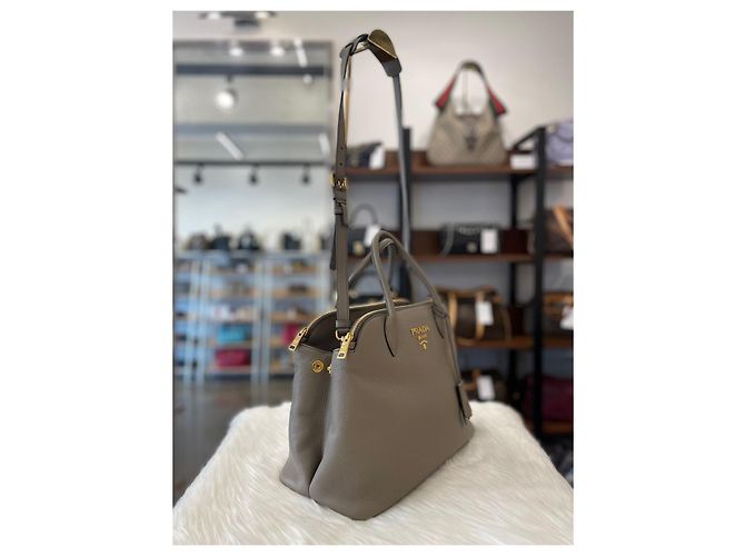 Prada Borsa Tote Vitello Daino Grigio chiaro Marrone - vista 9