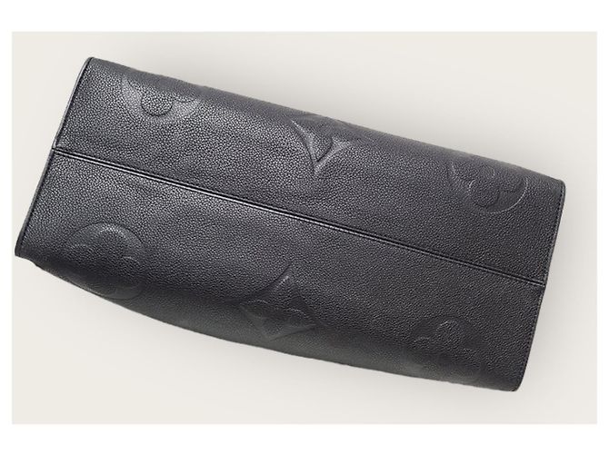Louis Vuitton Borsa Tote Onthego in monogramma Empreinte nero - vista 6
