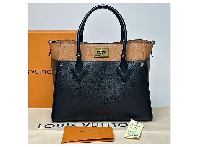 Louis Vuitton Borsa Tote On My Side MM Nero - vista 2