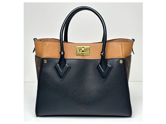 Louis Vuitton Borsa Tote On My Side MM Nero - vista 3