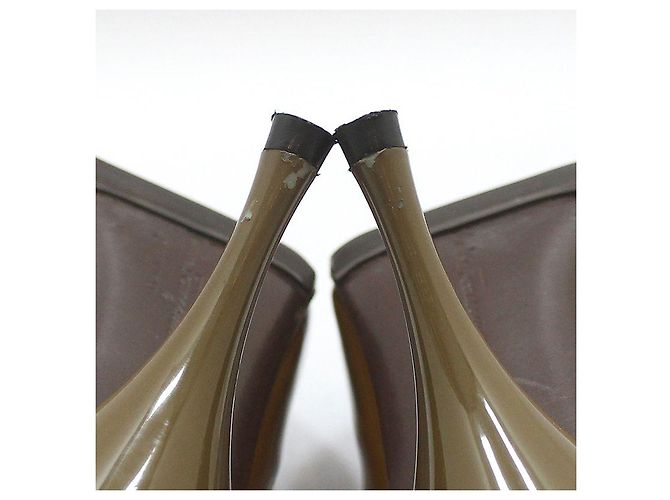 Salvatore Ferragamo Patentleder-Pumps mit silberner Schleife Braun - Ansicht 15
