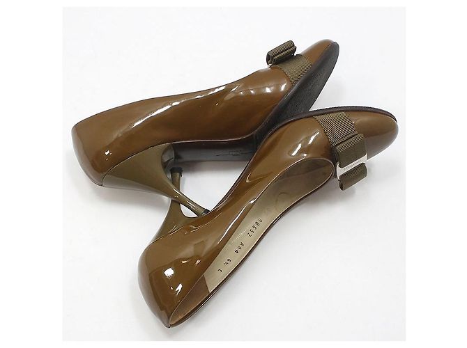 Salvatore Ferragamo Patentleder-Pumps mit silberner Schleife Braun - Ansicht 8
