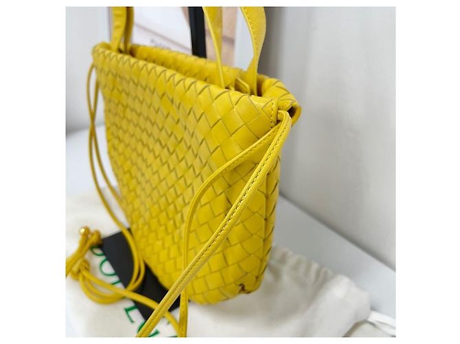 Bottega Veneta Mesh Bulb Bag Borsa a Spalla Piccola Giallo - vista 4
