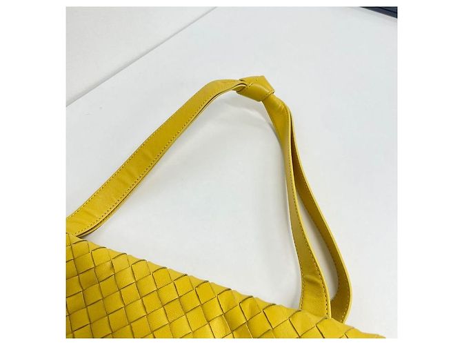 Bottega Veneta Mesh Bulb Bag Borsa a Spalla Piccola Giallo - vista 5