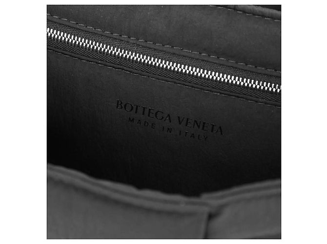 Bottega Veneta Bolso bandolera pequeño acolchado Padded Tech Cassette Negro - vista 16