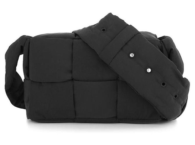 Bottega Veneta Bolso bandolera pequeño acolchado Padded Tech Cassette Negro - vista 2