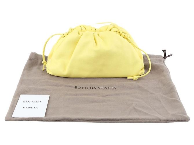 Bottega Veneta Mini Pouch Dumpling Crossbody Bag Yellow Giallo - vista 8