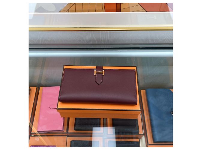 Hermès Lange Brieftasche Beige mit Goldprägung - Geschenk Rot - Ansicht 3