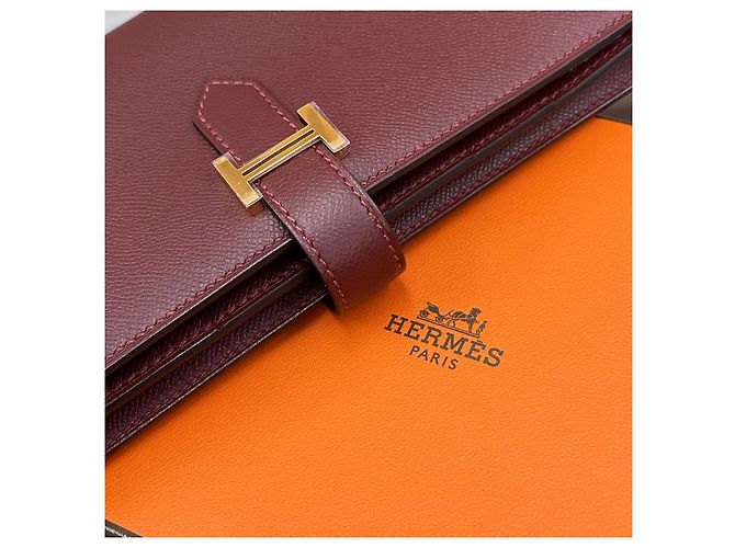 Hermès Lange Brieftasche Beige mit Goldprägung - Geschenk Rot - Ansicht 8