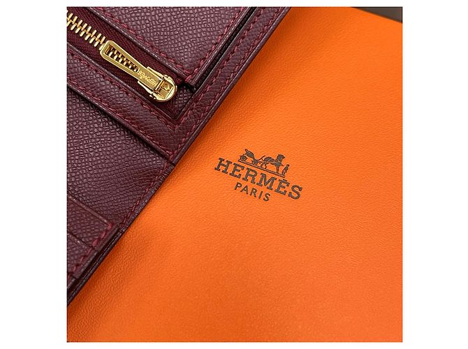 Hermès Lange Brieftasche Beige mit Goldprägung - Geschenk Rot - Ansicht 9