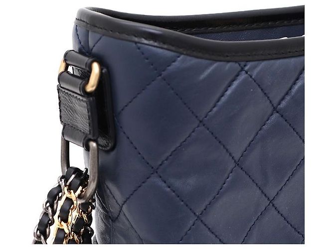 Chanel Bolsa de Ombro e Transversal New Medium Gabrielle em Pele de Vitelo Azul - vista 4