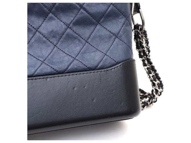 Chanel Bolsa de Ombro e Transversal New Medium Gabrielle em Pele de Vitelo Azul - vista 5