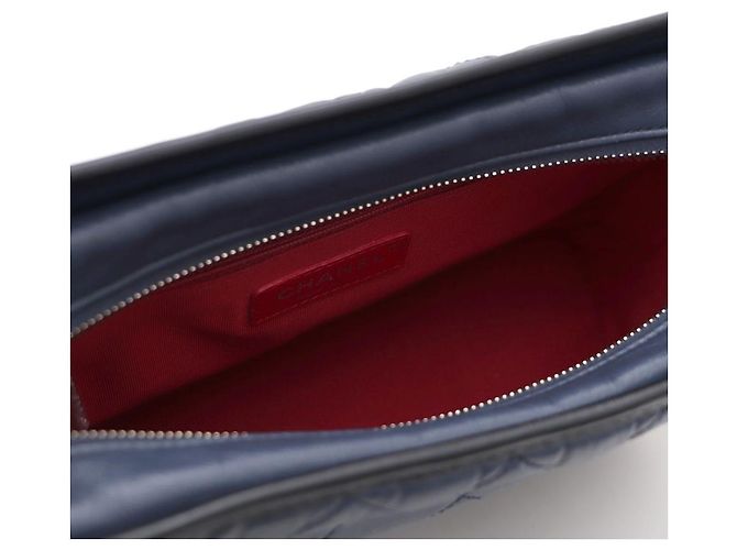 Chanel Bolsa de Ombro e Transversal New Medium Gabrielle em Pele de Vitelo Azul - vista 8