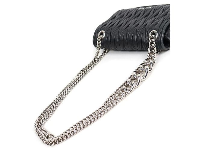 Miu Miu Borsa a tracolla trapuntata con catena nera - vista 8
