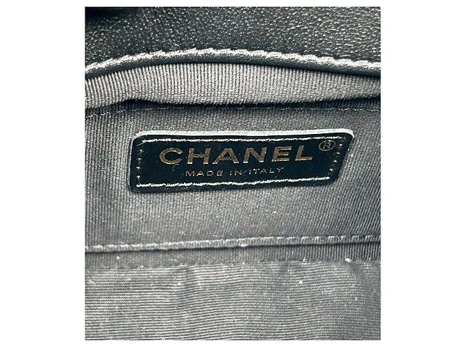 Chanel Borsa a tracolla con patta in tweed bianco e nero e catena - vista 10