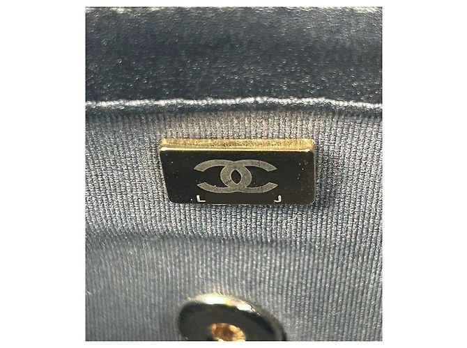 Chanel Borsa a tracolla con patta in tweed bianco e nero e catena - vista 11