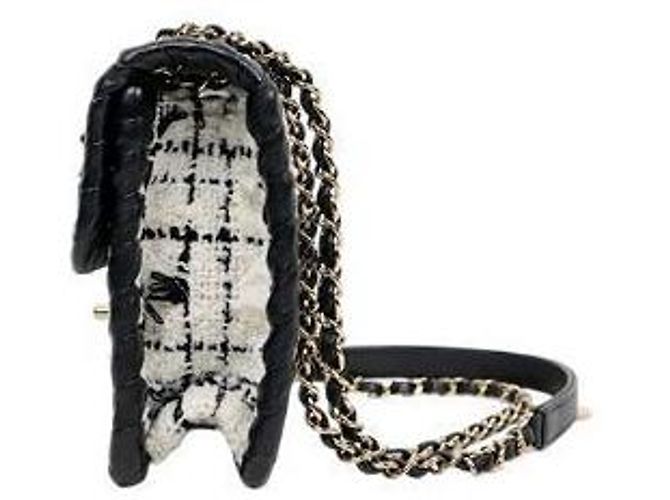 Chanel Borsa a tracolla con patta in tweed bianco e nero e catena - vista 2