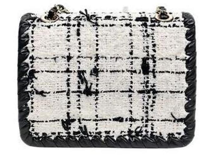 Chanel Borsa a tracolla con patta in tweed bianco e nero e catena - vista 3