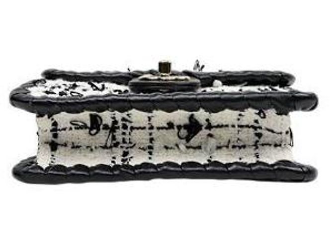 Chanel Borsa a tracolla con patta in tweed bianco e nero e catena - vista 4