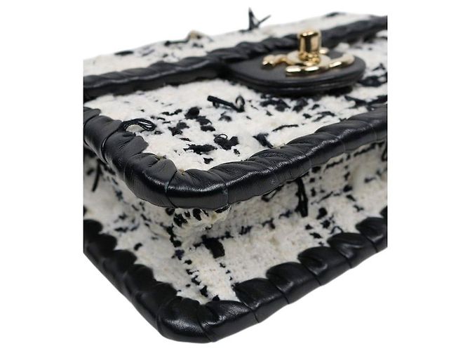Chanel Borsa a tracolla con patta in tweed bianco e nero e catena - vista 5