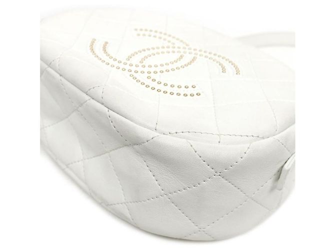 Chanel Borsa a tracolla bianca con borchie e catena Bianco - vista 10