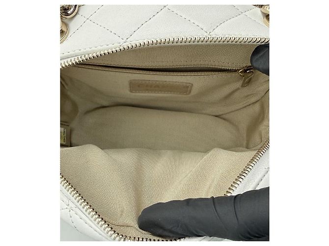 Chanel Borsa a tracolla bianca con borchie e catena Bianco - vista 11