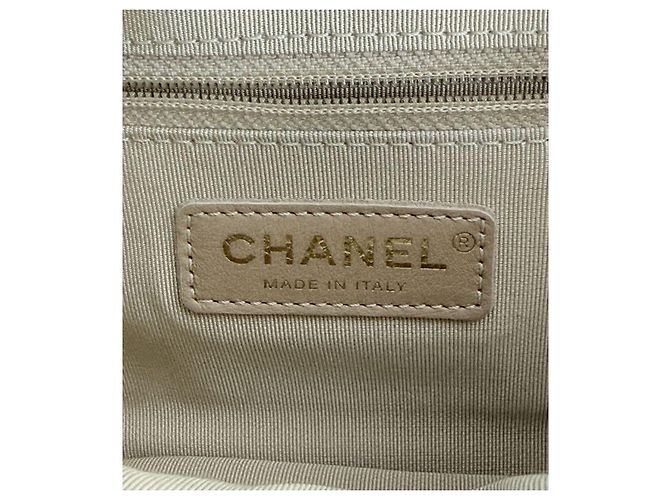 Chanel Borsa a tracolla bianca con borchie e catena Bianco - vista 12