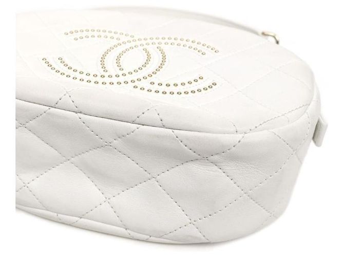 Chanel Borsa a tracolla bianca con borchie e catena Bianco - vista 5