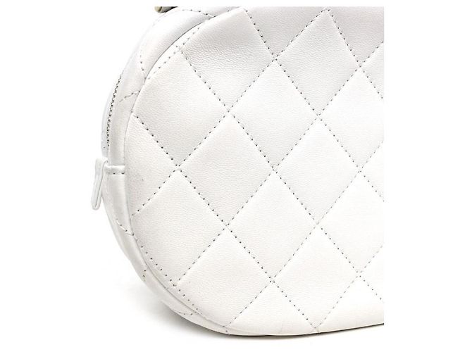 Chanel Borsa a tracolla bianca con borchie e catena Bianco - vista 8
