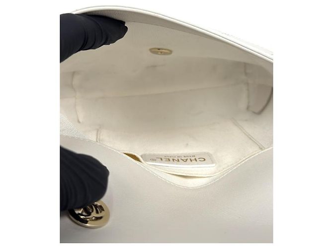 Chanel Bolsa de ombro com aba acolchoada branca Branco - vista 10
