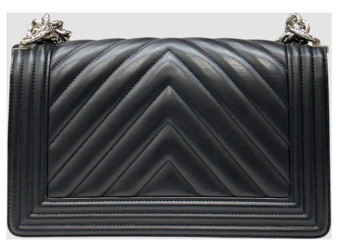 Chanel Boy Flap aus schwarzem Lammleder mit Chevron-Muster, Silberhardware - Ansicht 8
