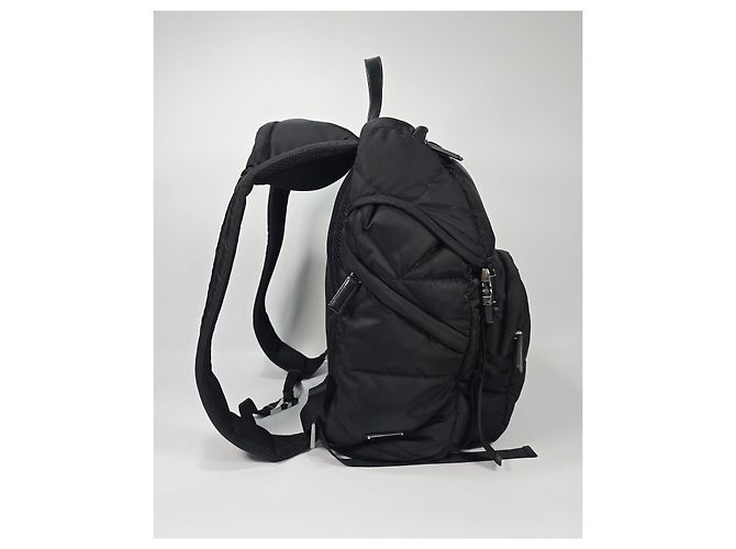 Prada Mochila acolchoada com capuz em Re-Nylon Preto - vista 3