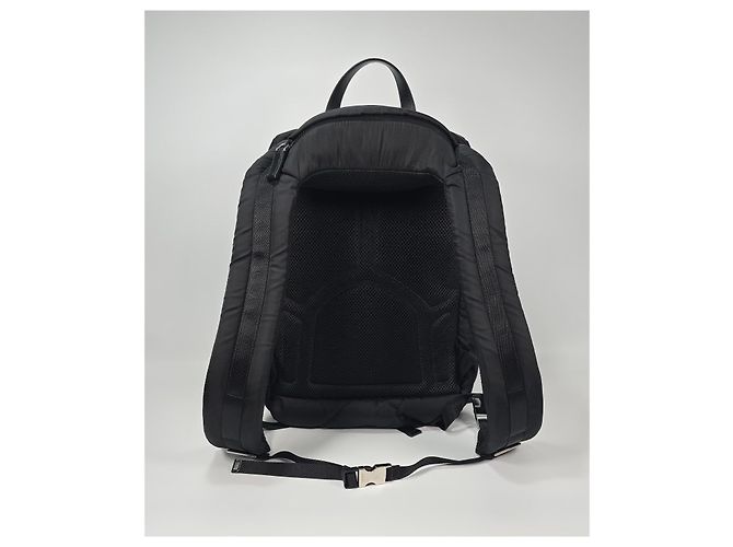 Prada Mochila acolchoada com capuz em Re-Nylon Preto - vista 5
