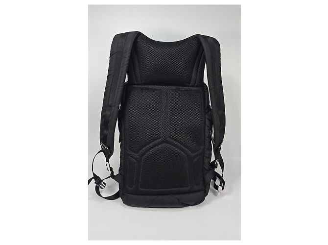 Prada Mochila acolchoada com capuz em Re-Nylon Preto - vista 6