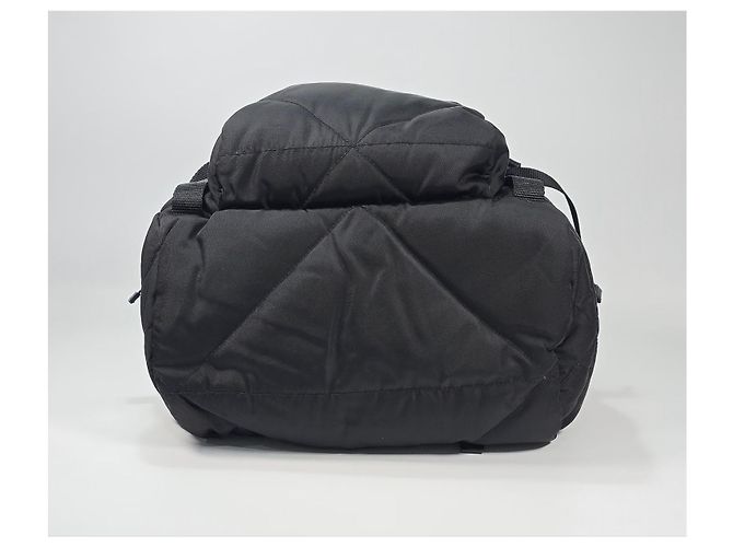 Prada Mochila acolchoada com capuz em Re-Nylon Preto - vista 7