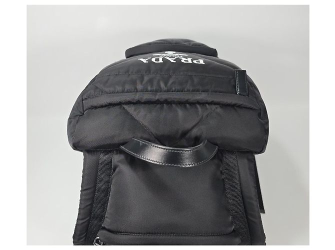 Prada Mochila acolchoada com capuz em Re-Nylon Preto - vista 8