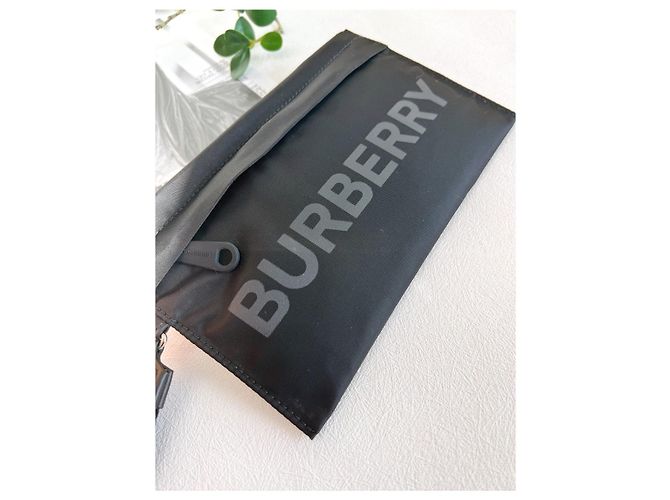 Burberry Mini Pouch in Nylon con Logo Nero - vista 10