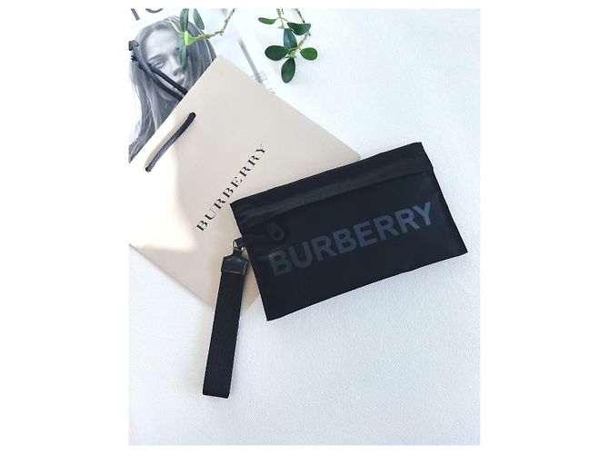 Burberry Mini Pouch in Nylon con Logo Nero - vista 2