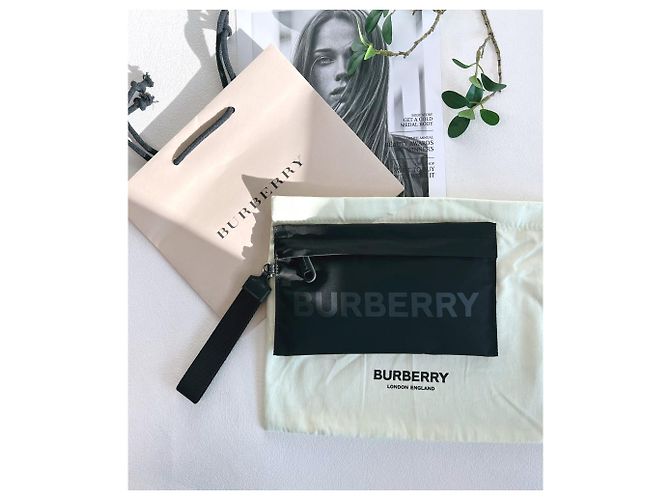 Burberry Mini Pouch in Nylon con Logo Nero - vista 20