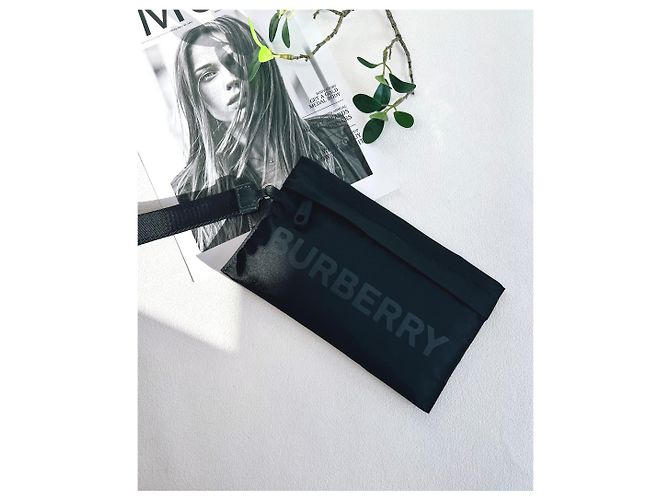 Burberry Mini Pouch in Nylon con Logo Nero - vista 5