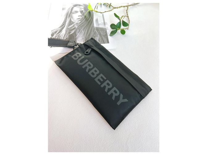Burberry Mini Pouch in Nylon con Logo Nero - vista 6