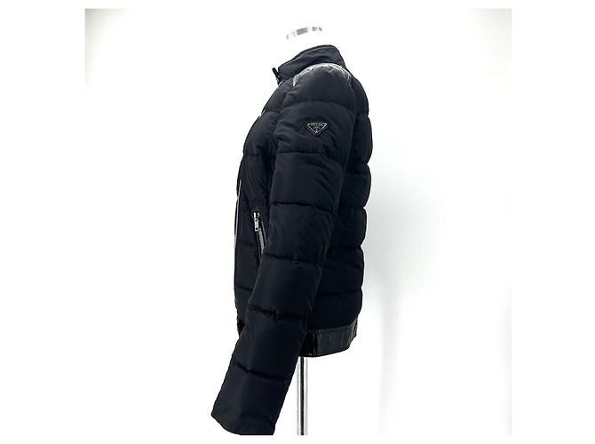 Prada Gesteppte Rider Kurzjacke für Damen mit Triangle-Logo Schwarz - Ansicht 4